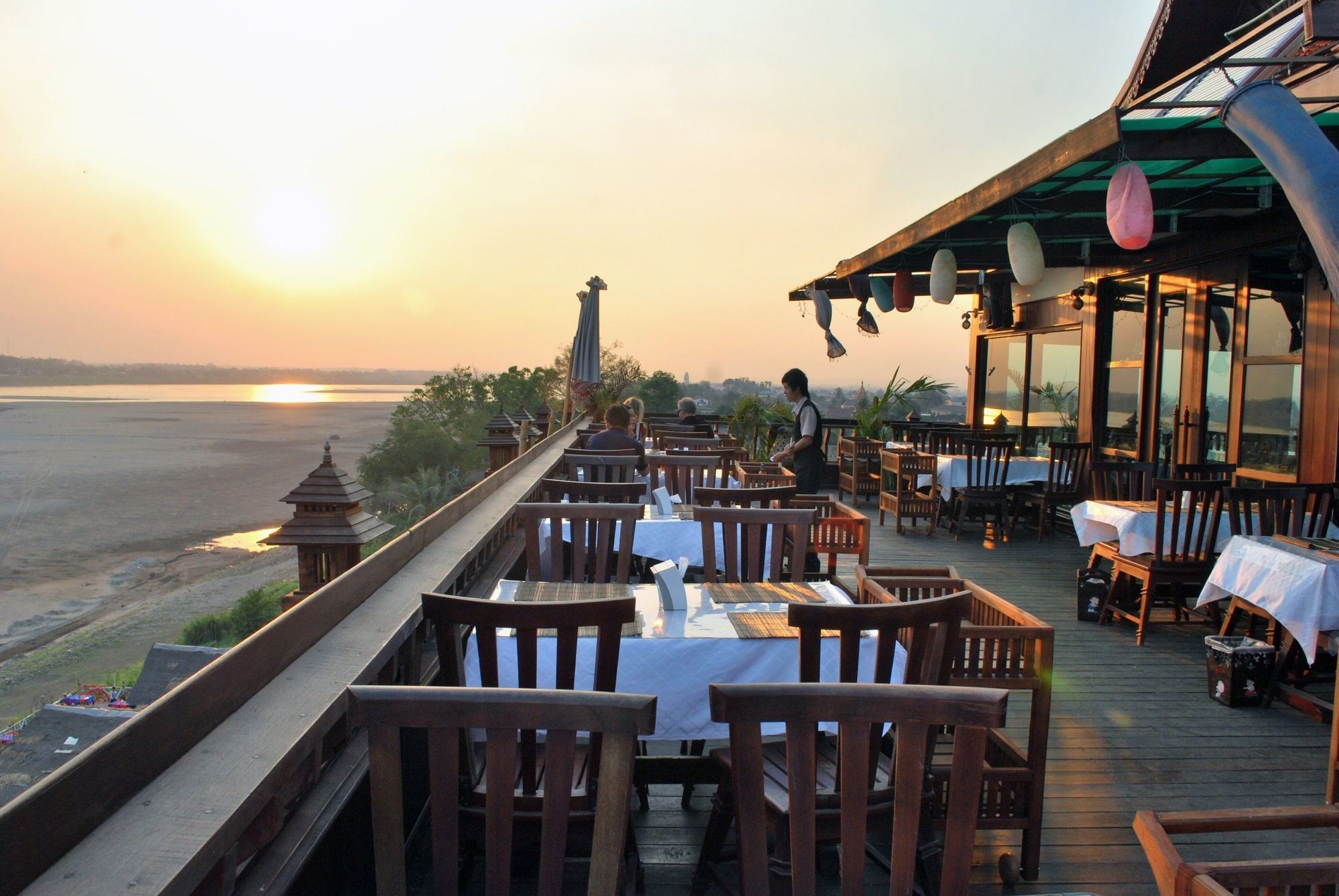 Sengtawan Riverside Hotel Vientiane Restaurant bilde